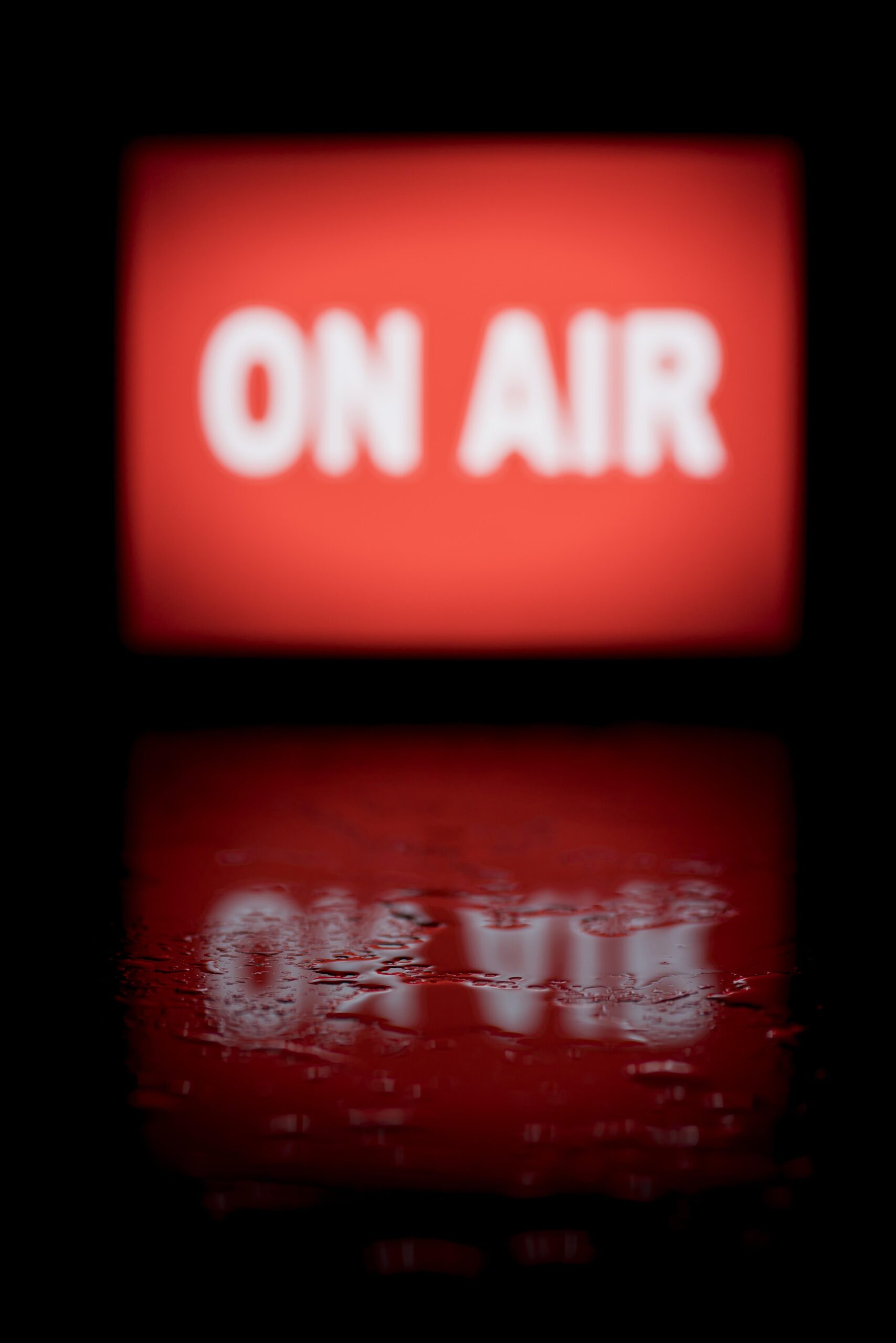 blurred-air-neon-light-banner-with-reflection (2)